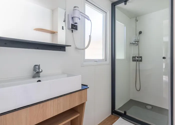 Camping Domaine Résidentiel De Plein Air La Chênaie