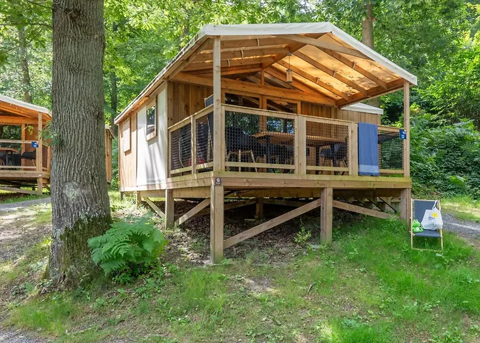 Camping Domaine Résidentiel De Plein Air La Chênaie *