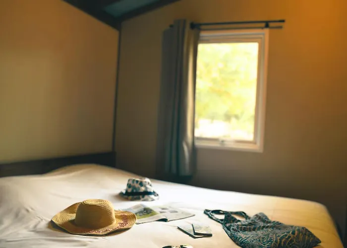 Camping Domaine Résidentiel De Plein Air La Chênaie *