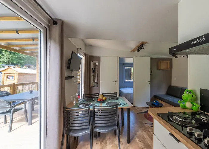 Camping Domaine Résidentiel De Plein Air La Chênaie